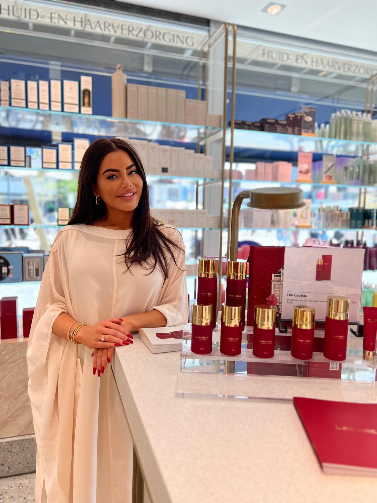 Founder van LABAREAU bij de LABAREAU-stand bij een luxe retailer