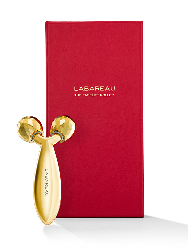 The Labareau Facelift Roller lifts and sculpts the face, and it improves the elasticity of the skin.